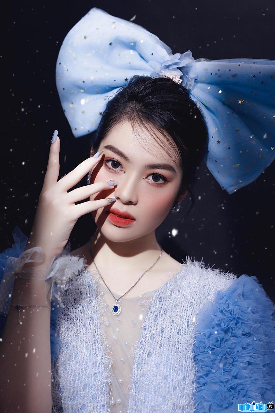  Close-up of singer Han Vy's beautiful beauty