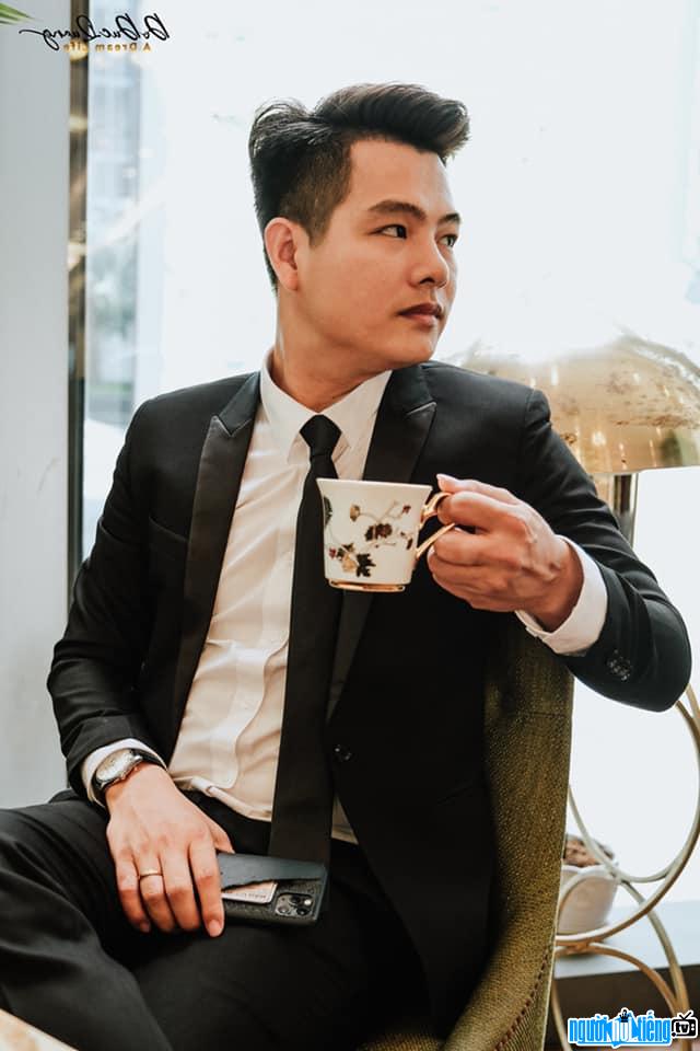 Hình ảnh CEO Đỗ Đức Quang trẻ trung năng động