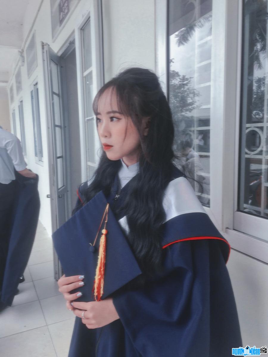 Hình ảnh tốt nghiệp của KOL Hoài Thu