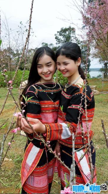  Latest image of Yona Cuong with Ba Na ethnic costume