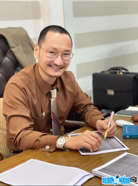 Portrait of Lawyer Hoa Hong - Lawyer Le Ngoc Luan