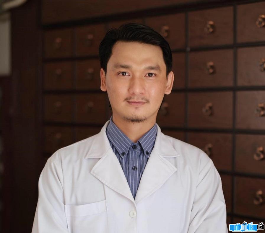 Portrait of Oriental Medicine Doctor Pham Anh Duy