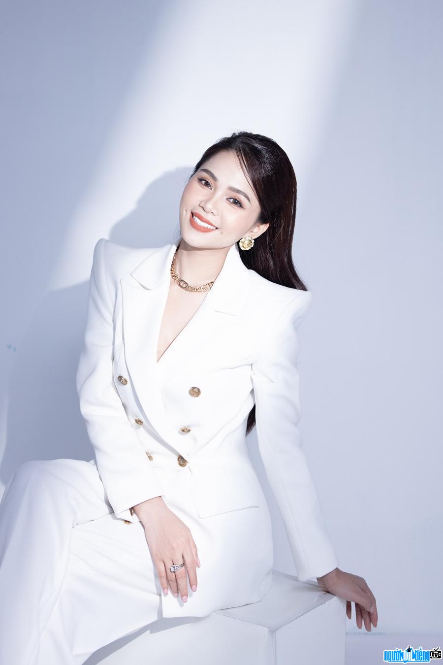 Hình ảnh chân dung Gia Trang - Nữ CEO xinh đẹp và tài năng