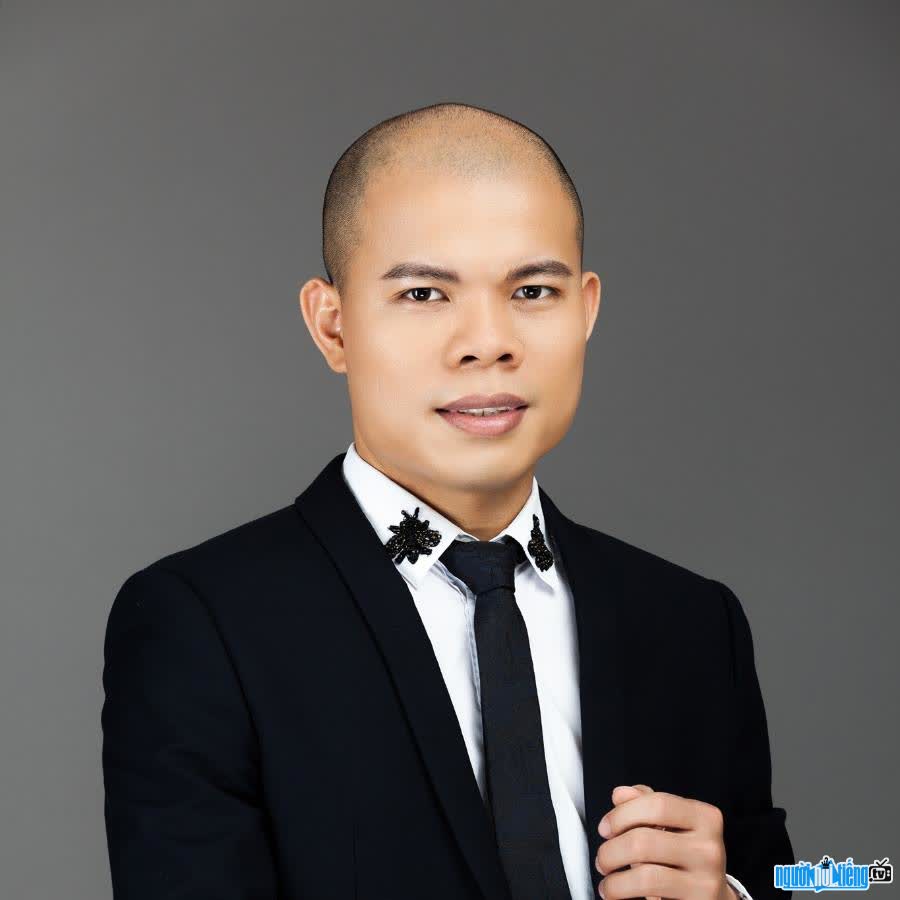 Portrait of CEO Le Hai Linh