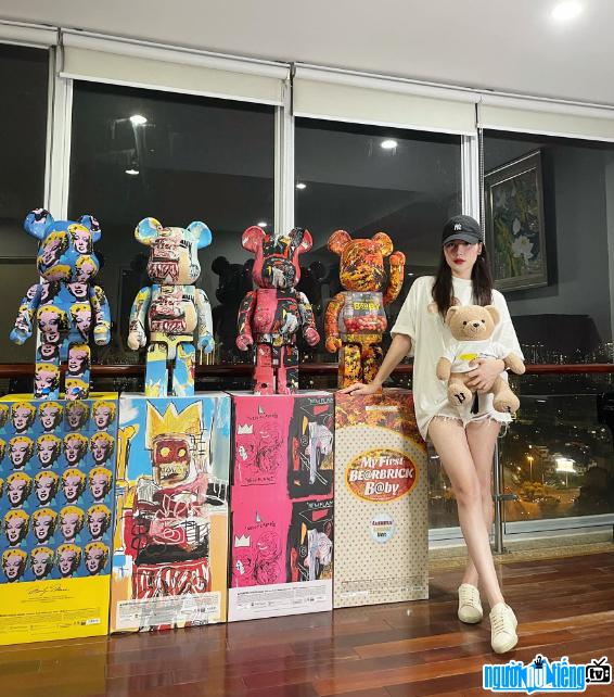  Vu Thi Doan Khang currently owns 150 large and small Bearbrick models