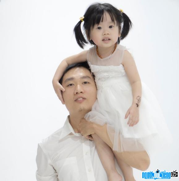 Hình ảnh Nguyễn Hải Đăng và con gái Annie