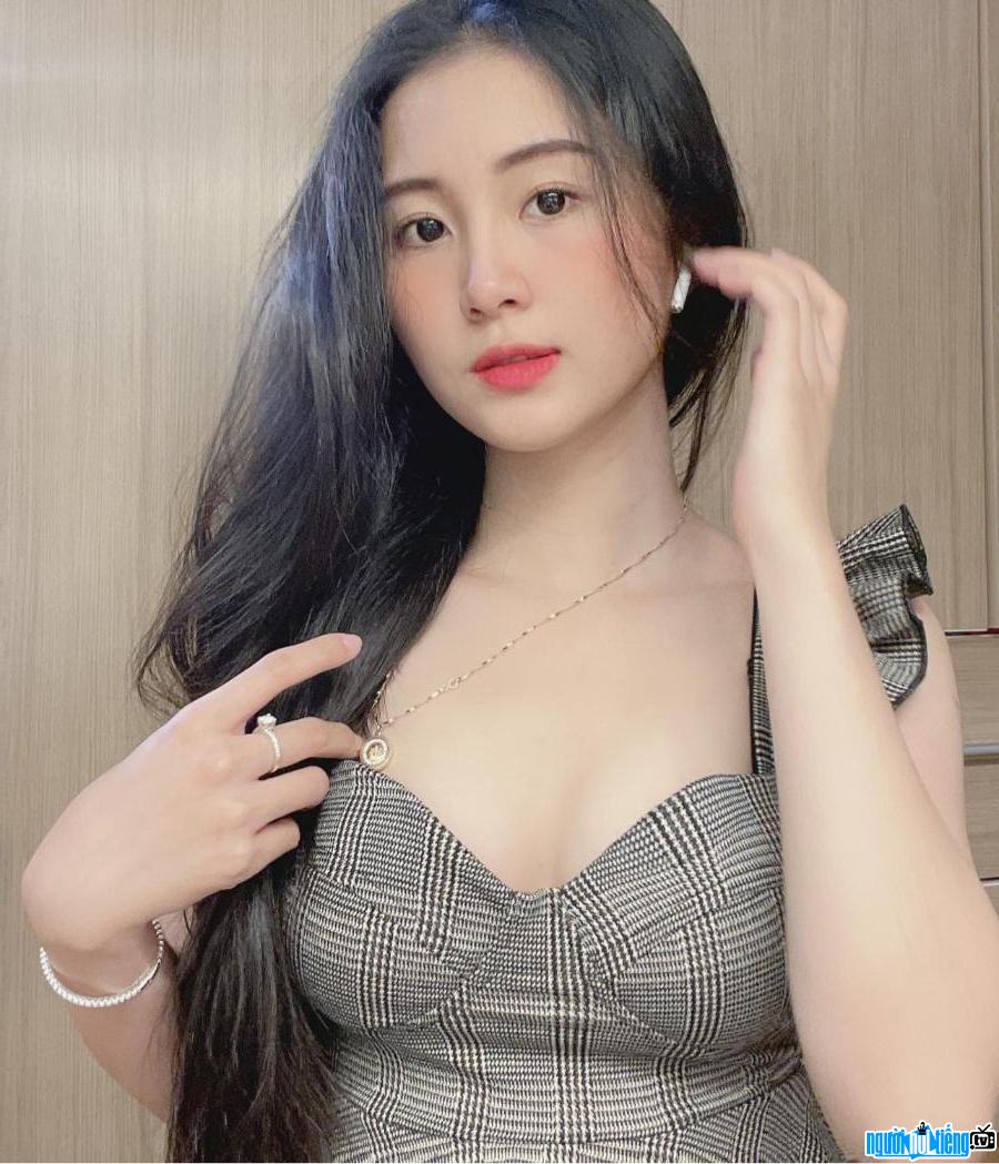 Nhat Vy owns a pretty face with harmonious lines