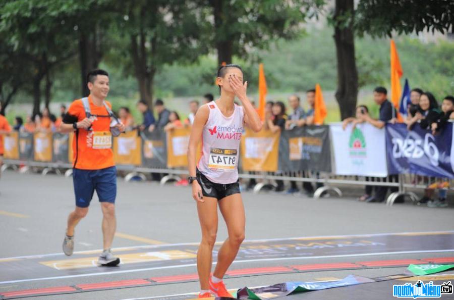 Runner Chi Nguyen won the 2020 Long Bien Marathon