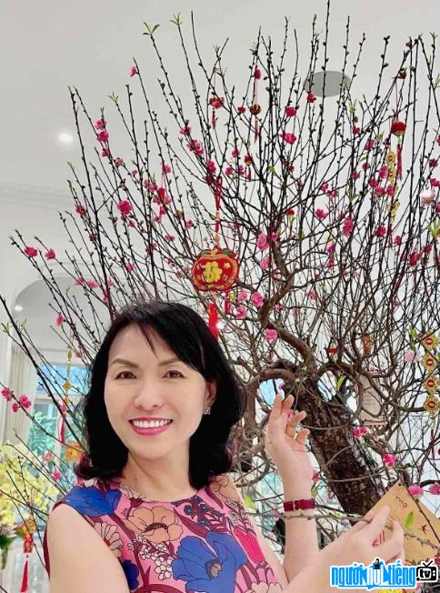 Doanh nhân Nguyễn Thị Hồng Vân là con gái đầu lòng của doanh nhân Nguyễn Thị Sơn – Nhà sáng lập Sơn Kim Group