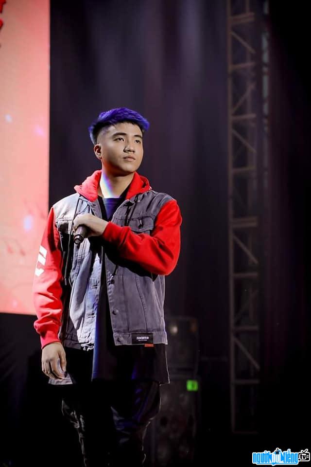 Hình ảnh rapper JBEE trên sân khấu
