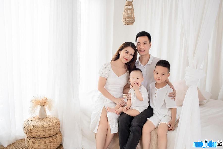 The happy family of hot mom Giang Lee