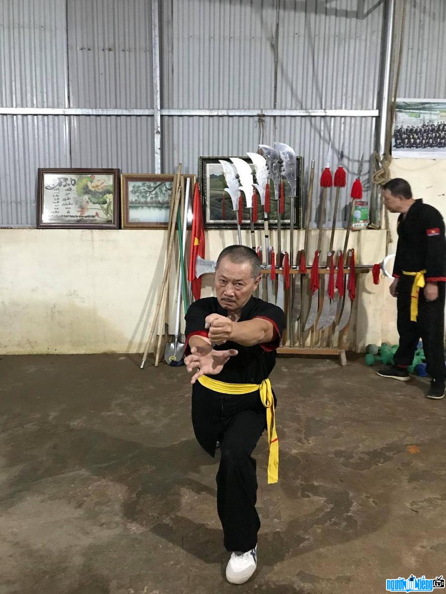  Picture of elite artist Tran Duc practicing martial arts