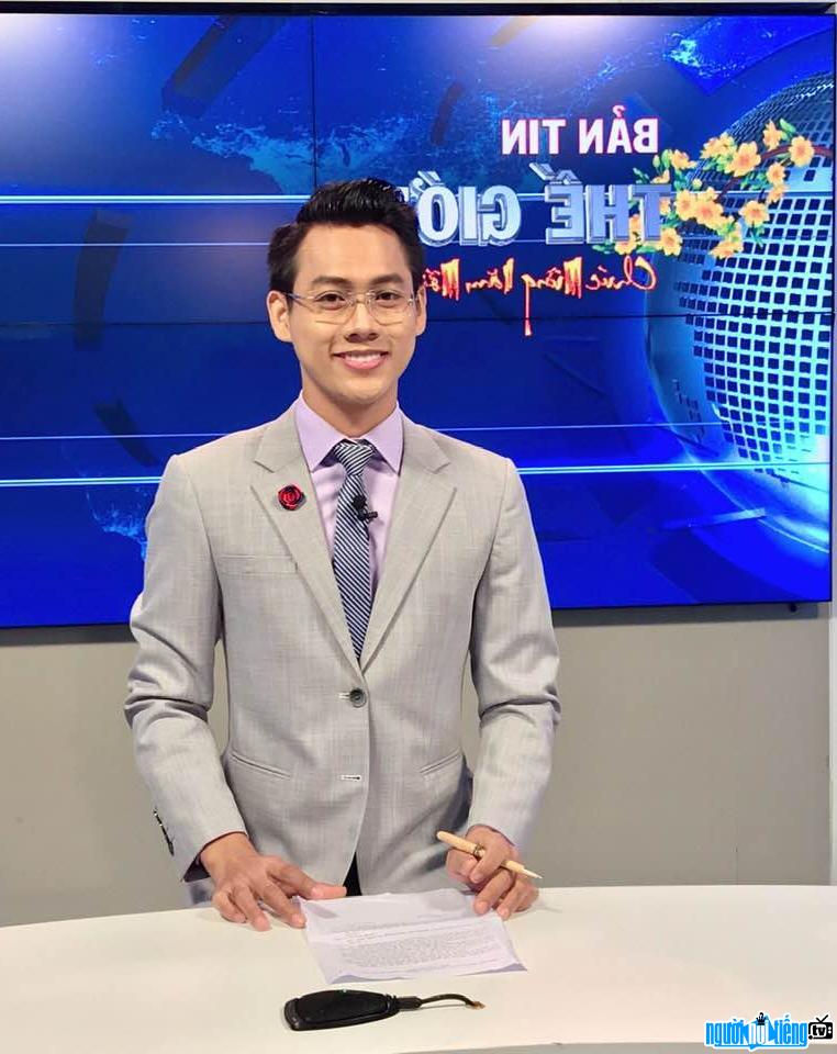  Picture of MC Le Hoang Liet on television