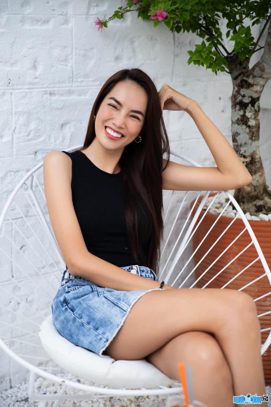  Hotgirl image of Le Hoang Phuong with a sunny smile
