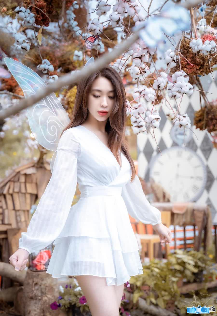 Picture of hot girl Huynh Ngoc Tuyen transforming into a fairy