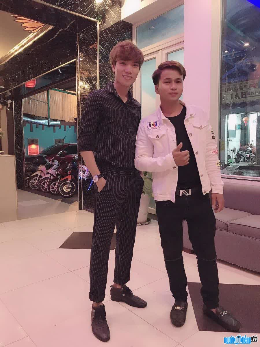 Nhat Phong Singer with his brother Gia Huy Singer