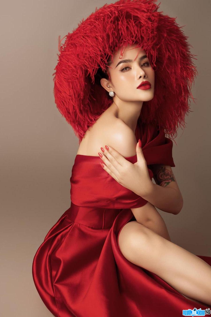 Model Pham Ngoc Vi believes that women must first learn to love themselves.