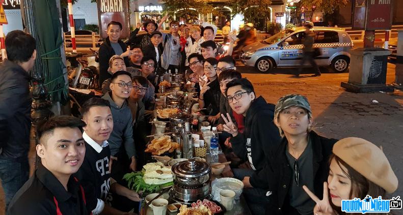  Pictures of Streamer Nhac Nguyen with popular Streamers