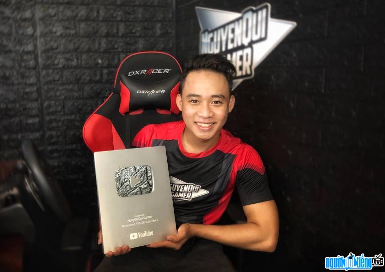  Nguyen Qui Gamer's channel won the Youtube silver button after a short time
