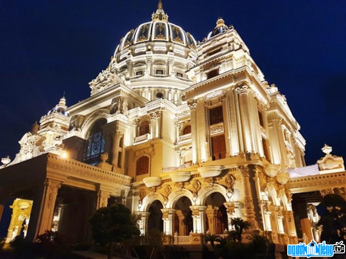  The image of the gilded castle of the giant Ninh Binh