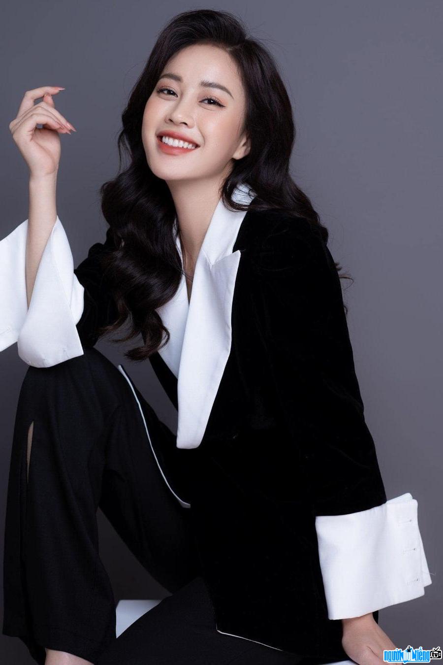 Hình ảnh MC Trần Loan với du thời trang cực kỳ ấn tượng