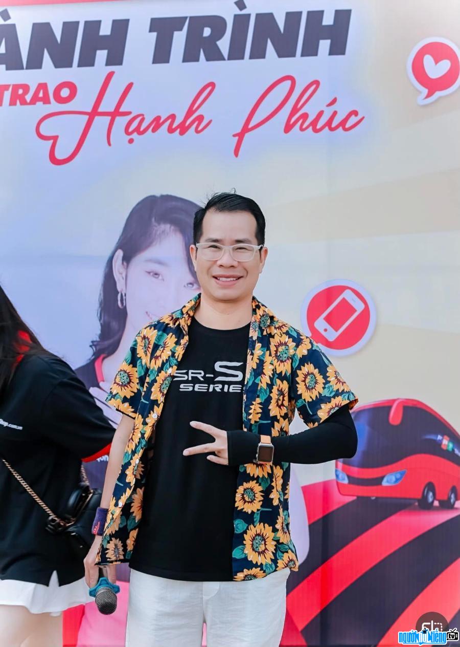 Hình ảnh MC Phạm Hồng Phong tại một sự kiện