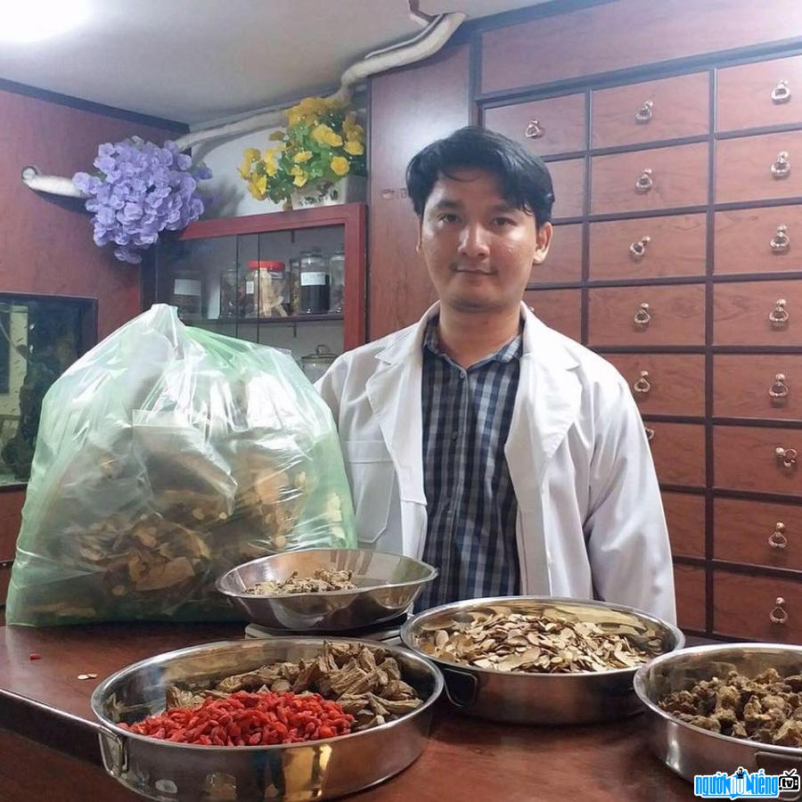  Doctor Pham Anh Duy is the owner of Oriental Medicine Clinic Thien Duoc