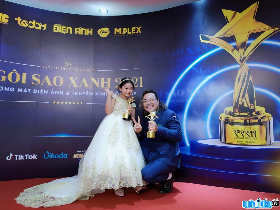 Hình ảnh diễn viên nhí Mona Bảo Tiên tại lễ trao giải thưởng Ngôi sao xanh lần thứ 8
