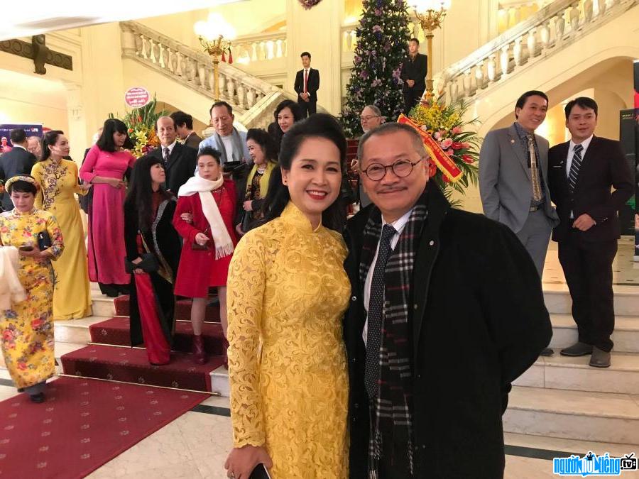  Photo of elite artist Tran Duc and artist Lan Huong at an event