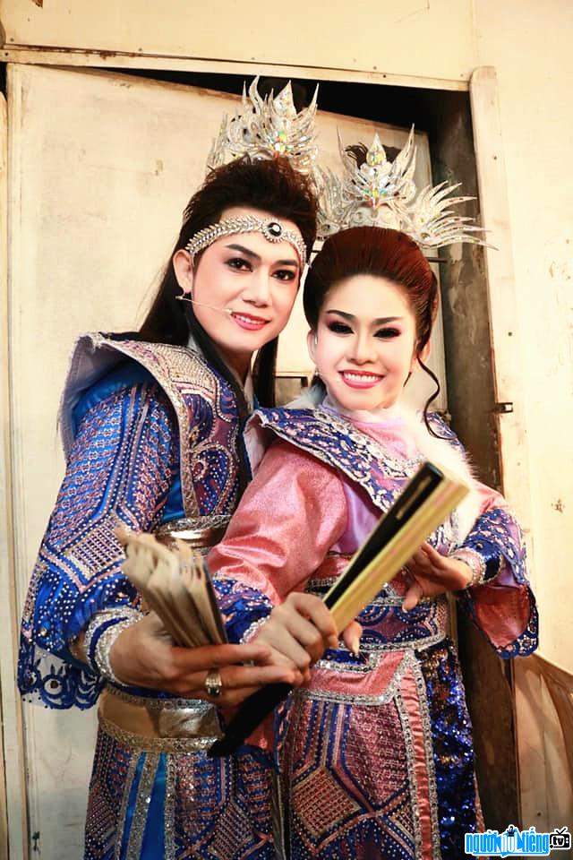  Photo of artist Thai Vinh and artist Binh Tinh
