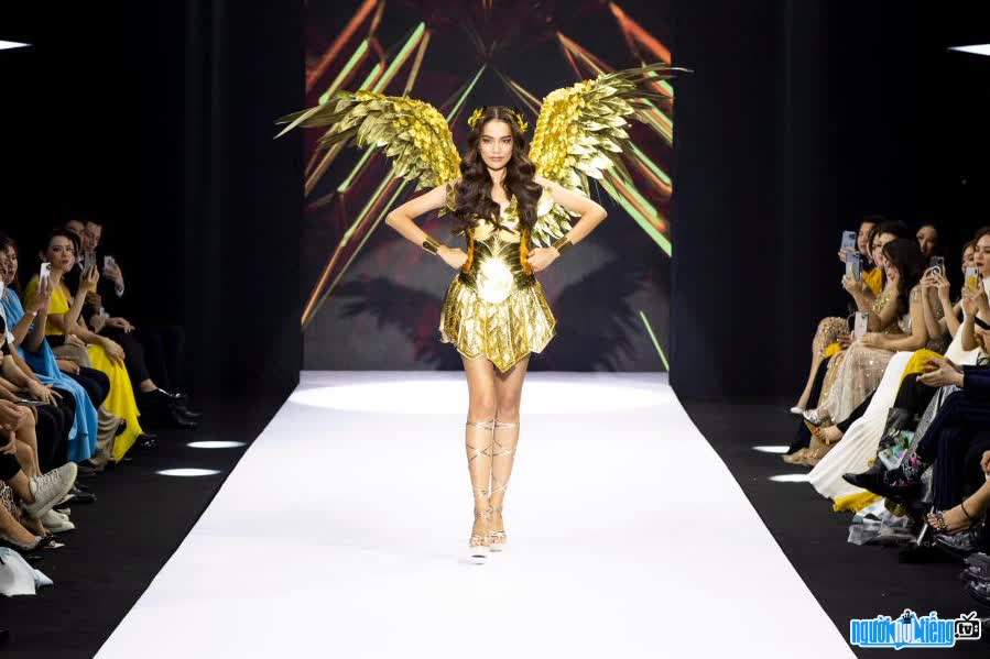  Hotgirl image of Le Hoang Phuong on the catwalk