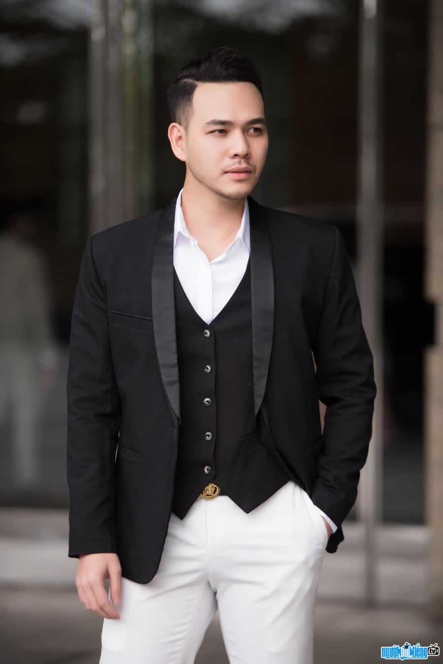 Picture of handsome and stylish actor Hai Le