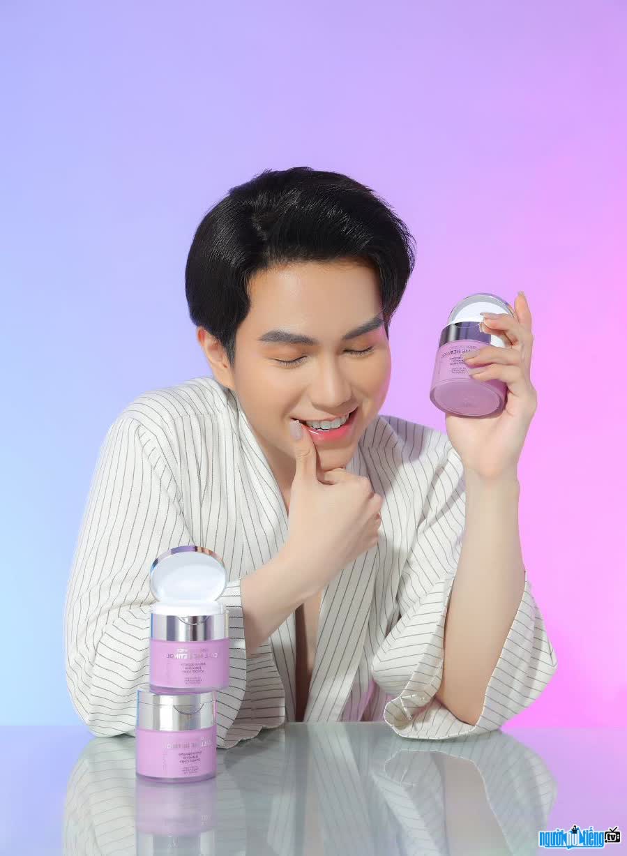 Call Me Duy is a famous Beauty Influencer
