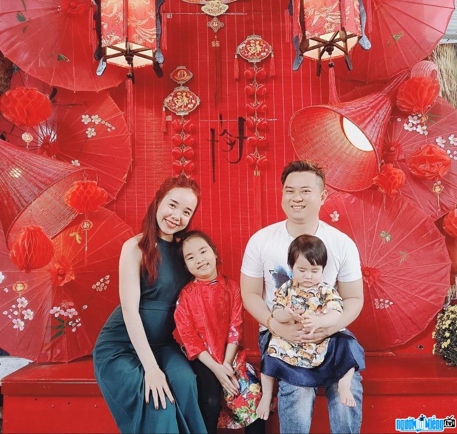  KOL Hoang Thi's happy little family