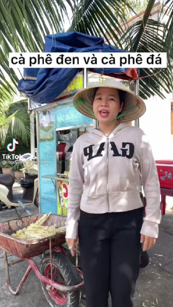 Hình ảnh Tik Toker Nguyễn Tuệ Minh trong clip "nhà em có bán cà phê..."