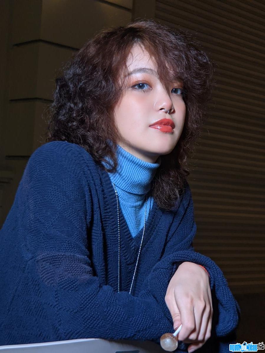 Michelle Lai has a sweet but also impressive beauty with her hair curly