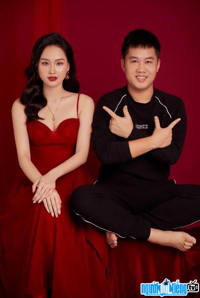  Image of Vlogger Nguyen Thanh Tung and his wife