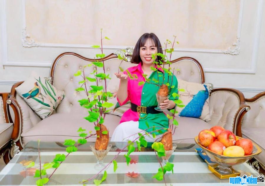 Nguyễn Nguyệt Hà coi nấu ăn và cắm hoa như một cách để giải tỏa căng thẳng