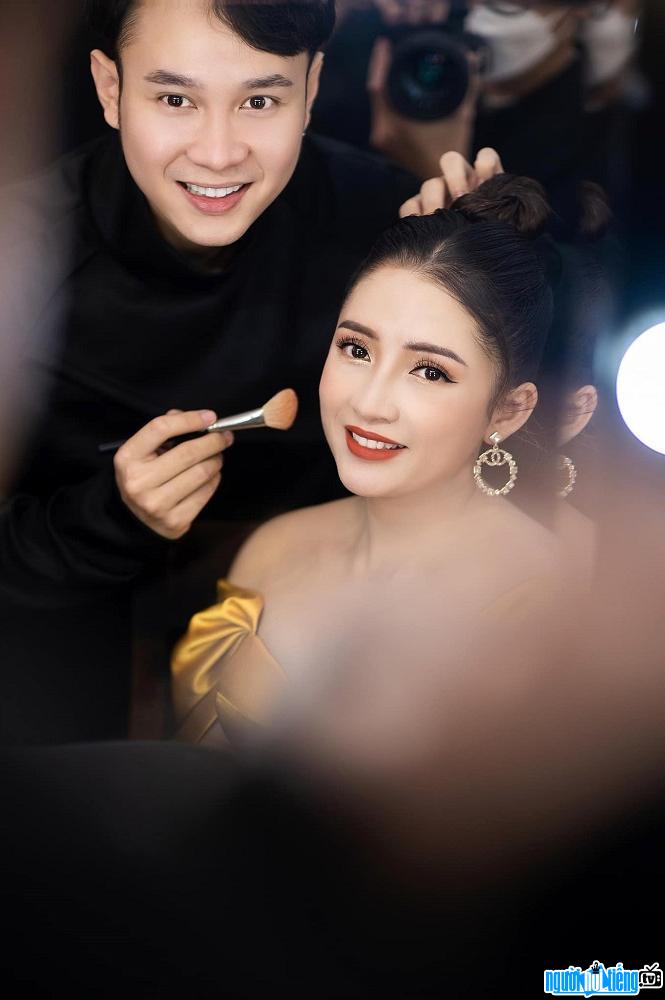 Makeup Thịnh Nguyễn trang điểm tận tâm