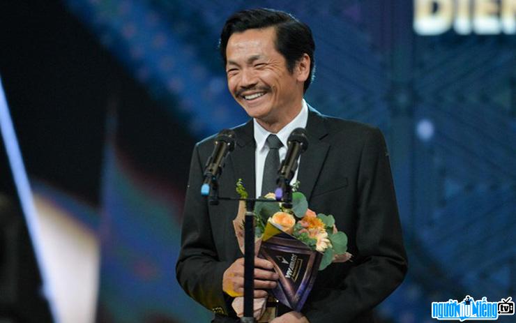 Diễn viên Trung Anh được vinh danh trên sân khấu lễ trao giải Ấn tượng VTV