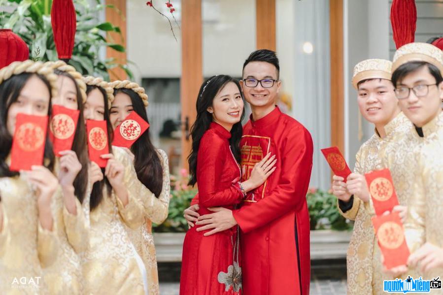  Ngoc Khanh and her husband in a recently held wedding ceremony