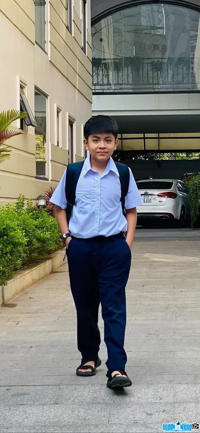  Picture of child actor Duy Anh when going to school