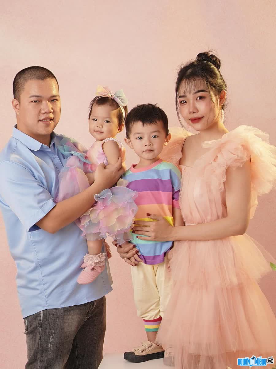 Hình ảnh gia đình hạnh phúc của Tuyết Nhung