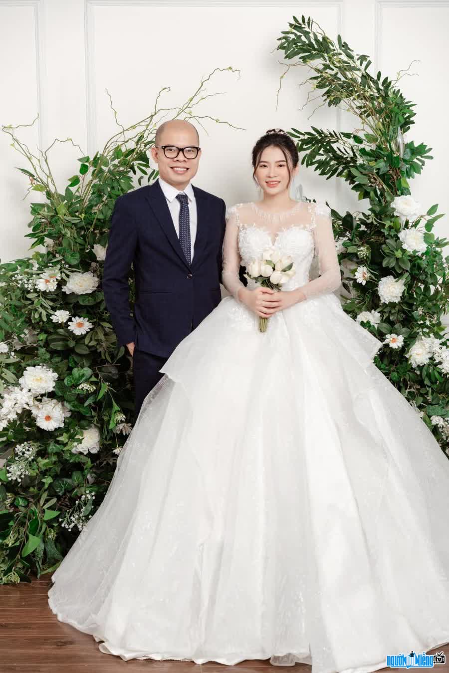 CEO Le Hai Linh with wife