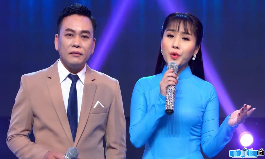  Singer Le Hung Cuong duet with singer Ho Phuong Lien