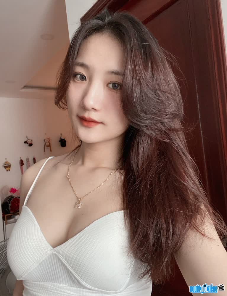 Cận cảnh gương mặt xinh đẹp của HLV thể hình Khánh Linh