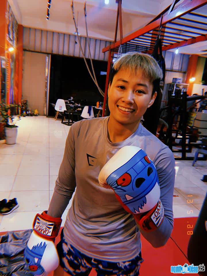 Portrait of Muay Thai fighter Bui Yen Ly