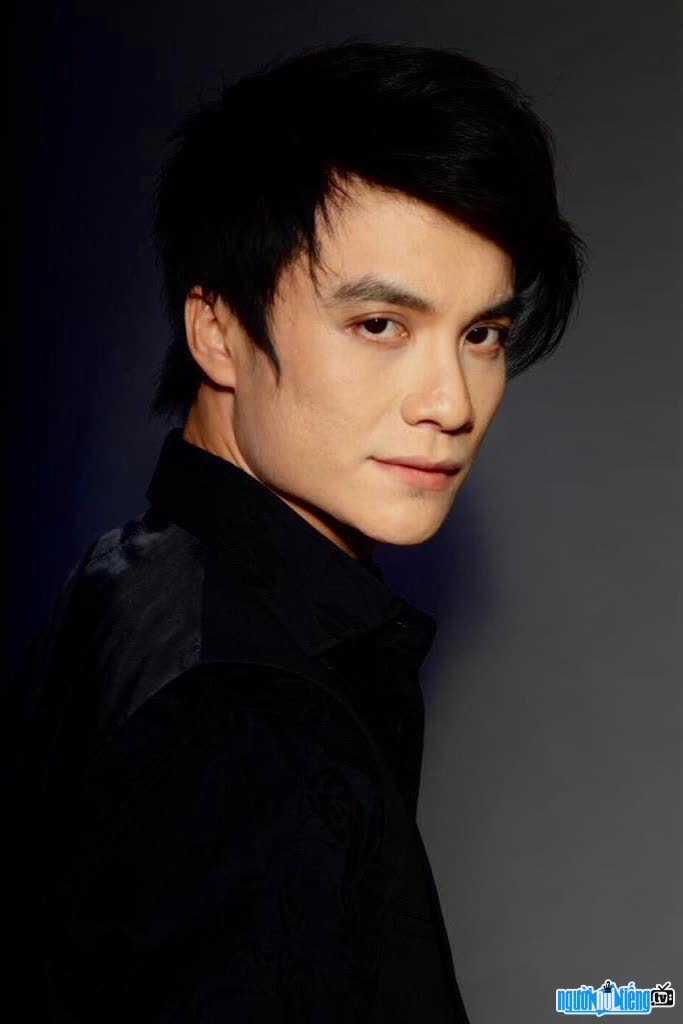 Portrait of singer Huynh Phi Tien