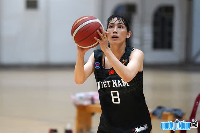 Hình ảnh chân dung cầu thủ bóng rổ Huỳnh Ngoan