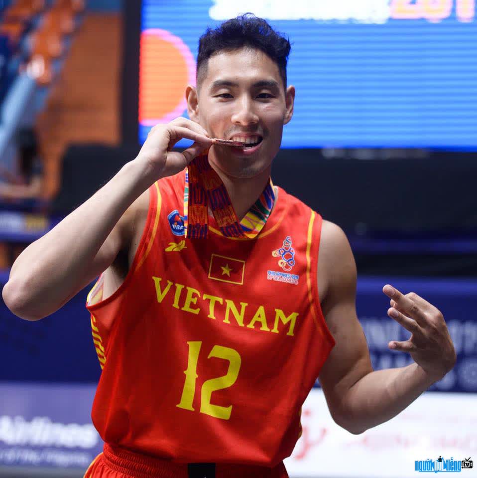 Hình ảnh chân dung Cầu thủ bóng rổ Justin Young - Dương Vĩnh Luân